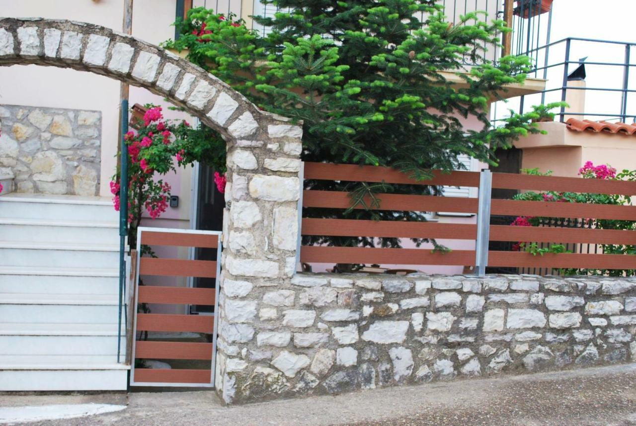 Traditional House Next To Olimpia Exterior foto