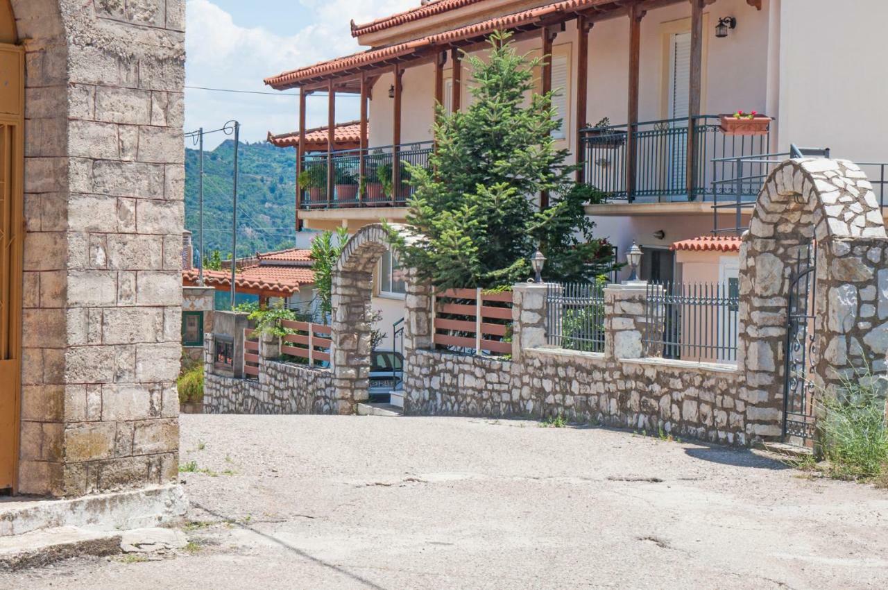 Traditional House Next To Olimpia Exterior foto