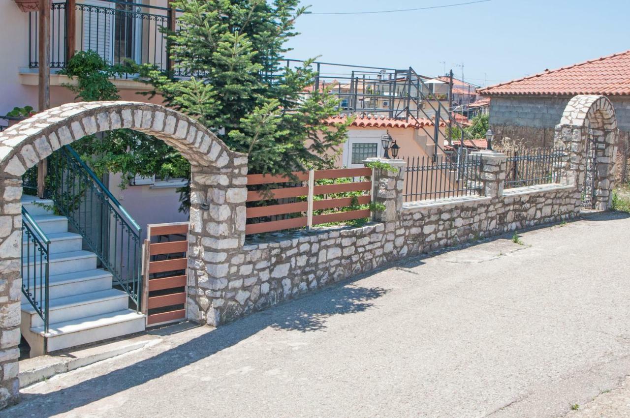 Traditional House Next To Olimpia Exterior foto