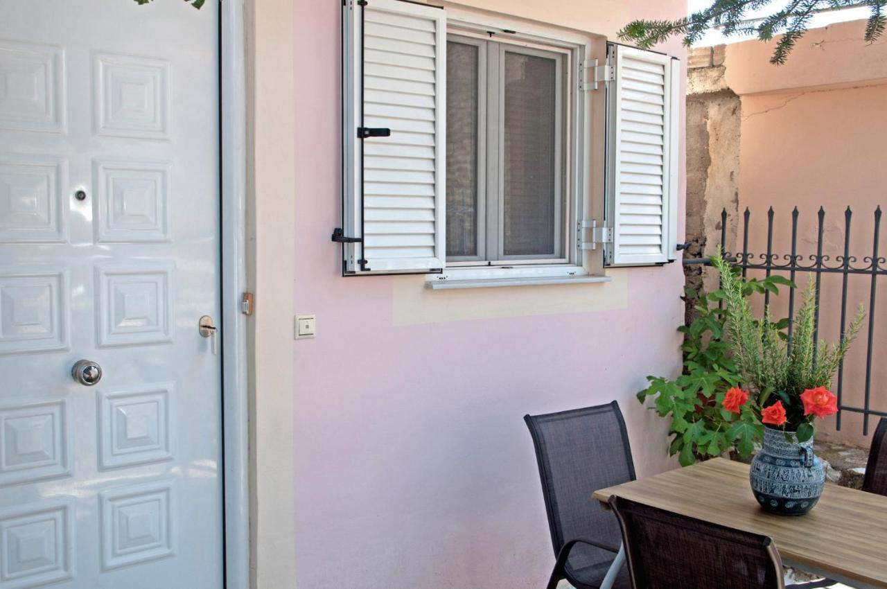 Traditional House Next To Olimpia Exterior foto