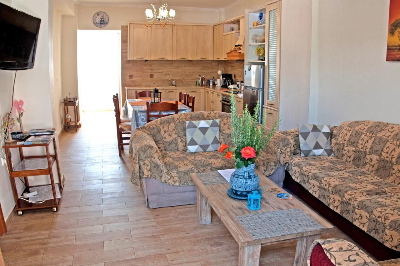 Traditional House Next To Olimpia Exterior foto